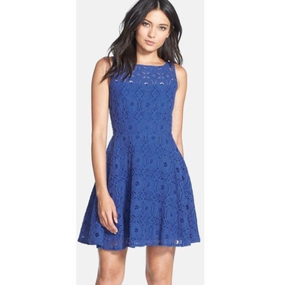 BB DAKOTA RENLEY FIT AND FLARE LACE DRESS